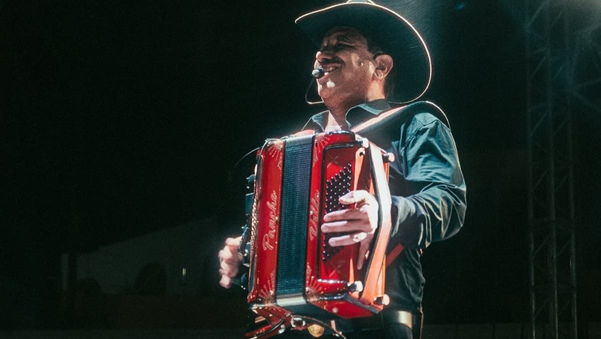 Pedro Segura interpreta corrido de 'El Mencho' tras negativa de Los Alegres del Barranco