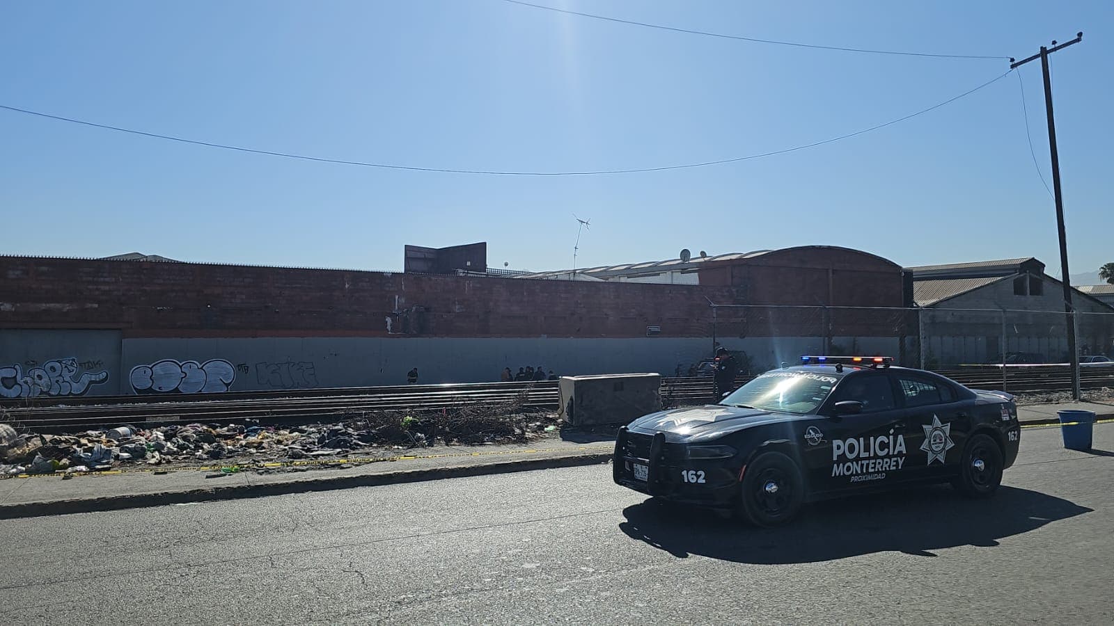 Hallazgo de presuntos restos humanos en maleta desata fuerte movilización en Monterrey