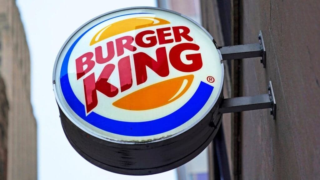 Vigilancia con una sonrisa: Burger King implementará IA para monitorear si sus empleados dicen 'por favor' y 'gracias'