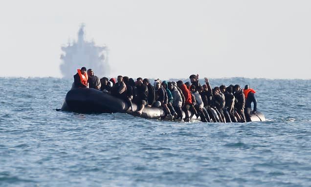 Se dispara la cifra de asilados en el Reino Unido: más de 55,000 migrantes obtienen residencia legal