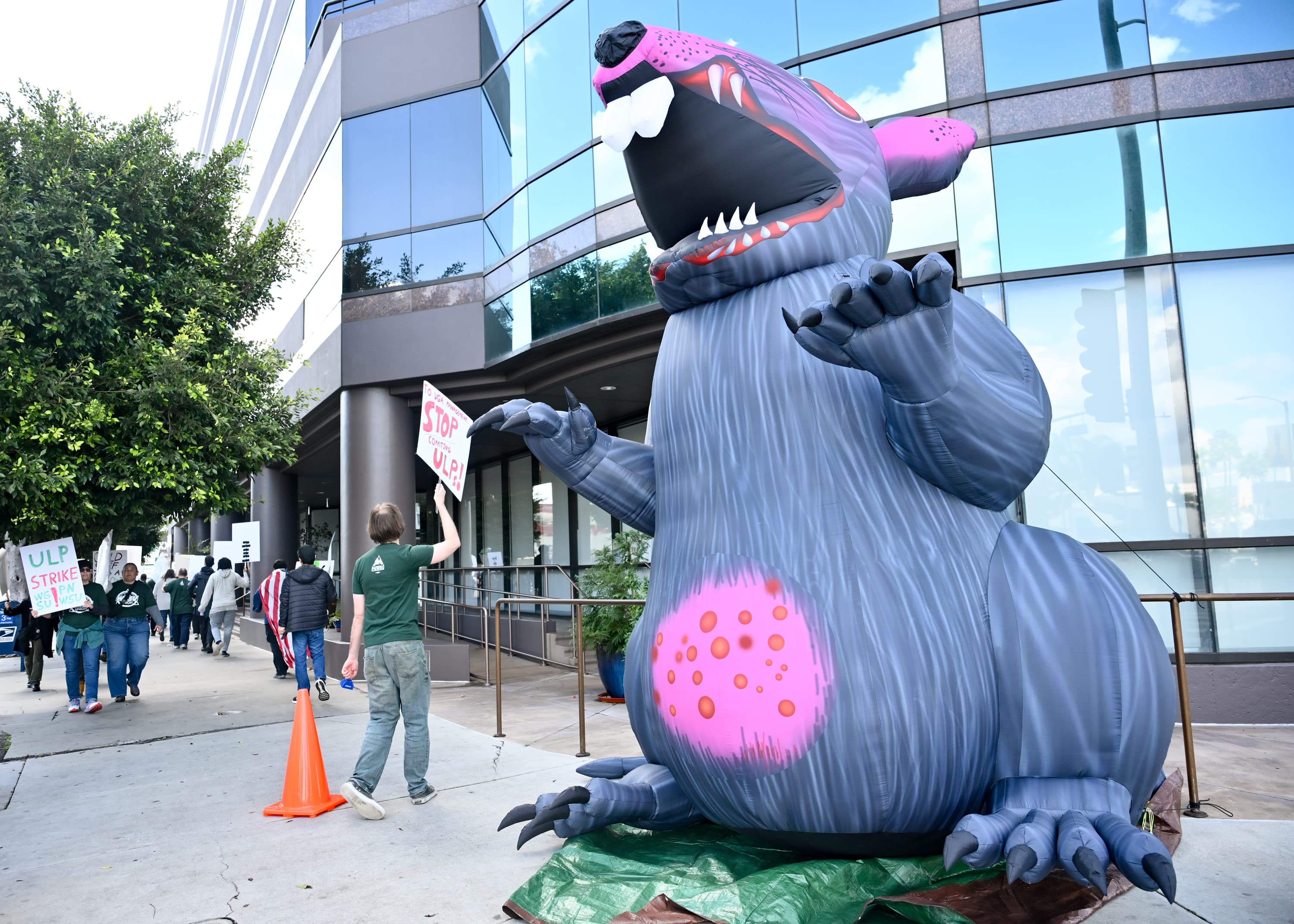 Hollywood: El sindicato de guionistas WGA ya mira hacia 2026 mientras enfrenta una huelga en casa