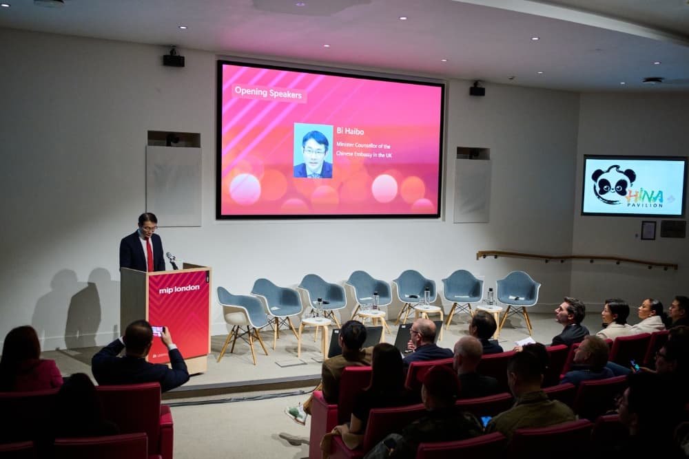 China impulsa microdramas y alianzas con el Reino Unido para liderar el mercado audiovisual global