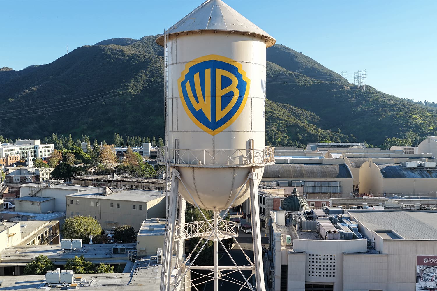 Sacudida en el streaming: Warner Bros. Discovery califica oferta de Paramount como 'superior' a la de Netflix